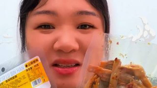 香辣爽口的鸭脆肠，脆嫩爽口，下饭或直接吃都可以！！#鸭脆肠 #追剧小零食 #无限回购的辣味小零食推荐