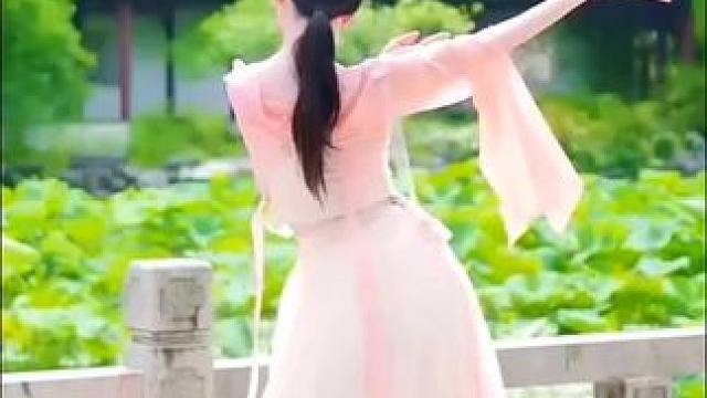 #古典舞的美 #翩翩起舞 #古风舞蹈 #仙气飘飘 #天生丽质 ！