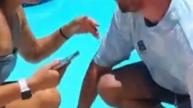 妻子套路丈夫进水池，结果真是万万没想到！ #老外真会玩 #外国人真会玩