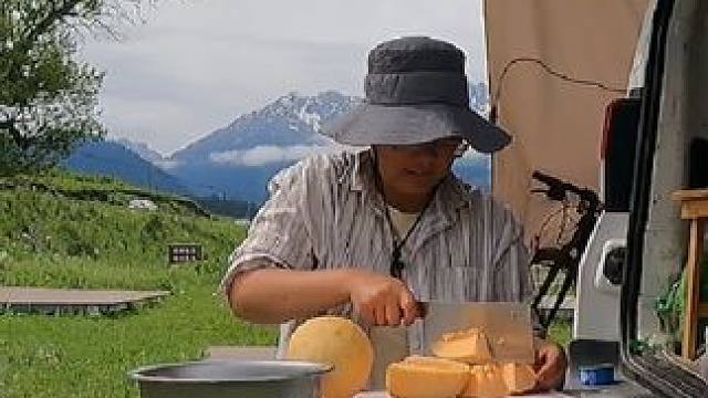 快来恰西里面露营煮肉#露营 #穷游 #床车生活 #恰西 #猫