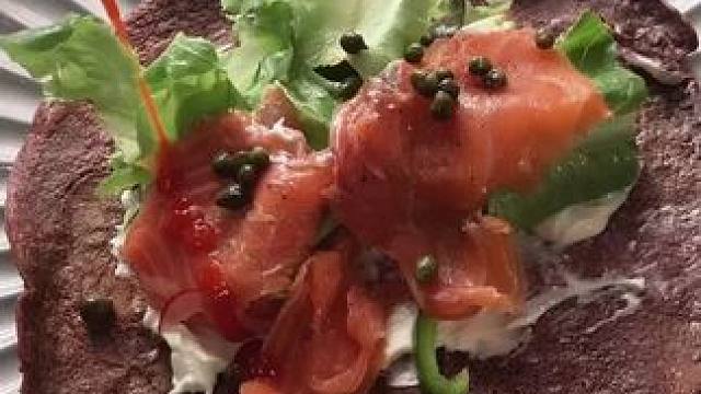 低卡早餐三文鱼蔬菜甜菜根卷饼#低卡低脂餐 #早餐吃什么 #春日好食光 #生活化减脂 #我的厨房日记