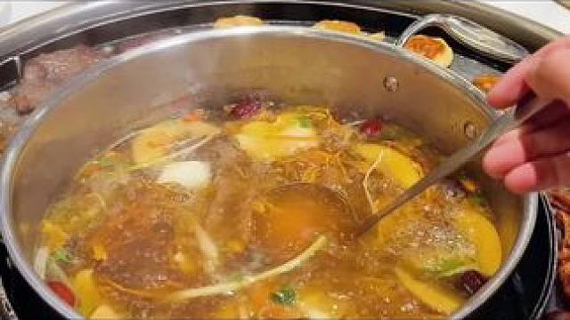 蜀皇全牛宴，凭借雅致的环境和鲜香的味道，吸引了无数吃货朋友的喜爱。128元享【9店通用】火锅涮烤一体