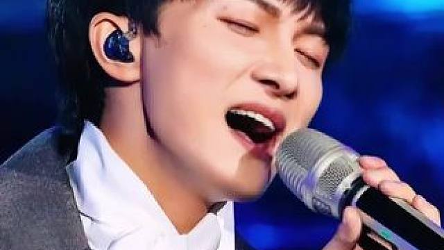 经典金曲《身骑白马》两个演唱版本 #番茄畅听 #身骑白马 #张杰 #周深