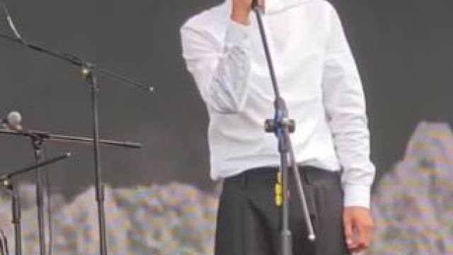 “教堂里举行着婚礼，我路过感到甜蜜” #逃跑计划#海鸥#逃跑计划清唱海鸥#听逃跑计划随机陷入浪漫#毛