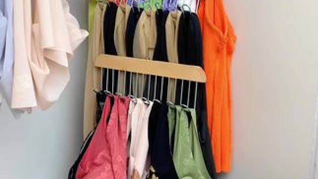 八钩衣架可以同时收纳8件内衣或者吊带，方便好用拿取也一目了然#衣橱整理  #整理收纳