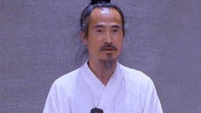 花草树木如果没有外部制约，自然会往上生长，人也一样。#教育 #修行 #袁师懋