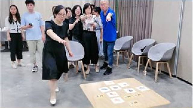 卡牌风云 #超音速 按顺序以最快速度依次翻开✌️#团建游戏#团队精神#卡牌风云#团队小游戏