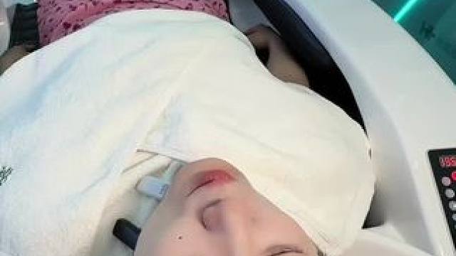 9.9就能享受专 业洗护，还能减少脱 发和头屑等问题，快团！#黑奥秘 #洗发#有白发的看过来#植物洗