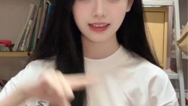 赶个末班车#甜妹 #浅跳一下 #手势舞