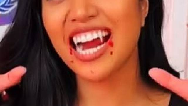 吸血鬼的逆袭之路，男子看后直接吓蒙了！ #搞笑挑战 #外国人反应