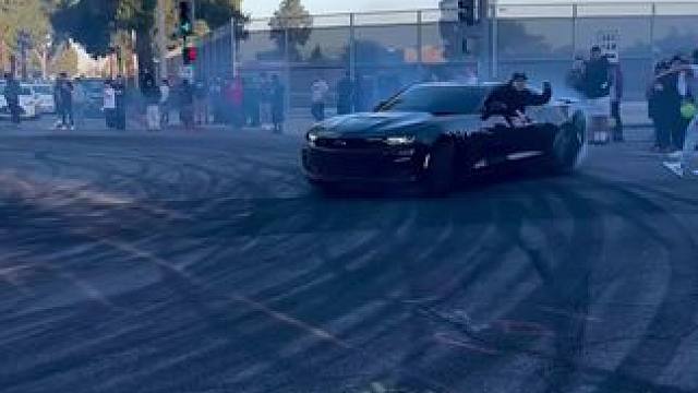 玩的比你狠，站的比你稳#极限运动#惊险刺激#漂移