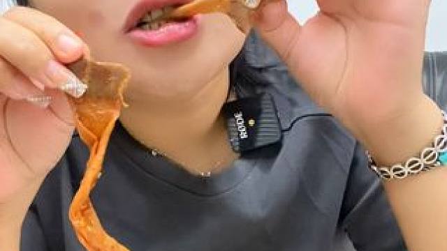 香辣口味的鸭脆肠，脆嫩爽口，一口惊艳，直接吃或者配饭吃真的很绝#鸭肠 #追剧小零食 #好吃到停不下来