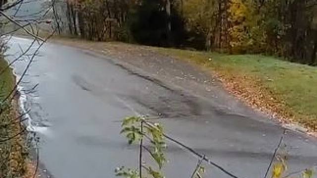 雨天面对同一处发夹弯道，各种车型和车手展现出各具特色的过弯技巧，哪辆拉力赛车用时最短？#wrc拉力赛