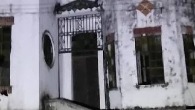 在台山有两栋非常诡异的别墅，以前很富豪的别墅给人害之后现在房子里面非常阴凉，问过当地老人说以前因某事