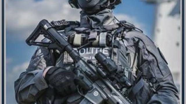 千万不要试图挑衅退役海豹队员，否则就是这种下场#战争电影 #新剧推荐