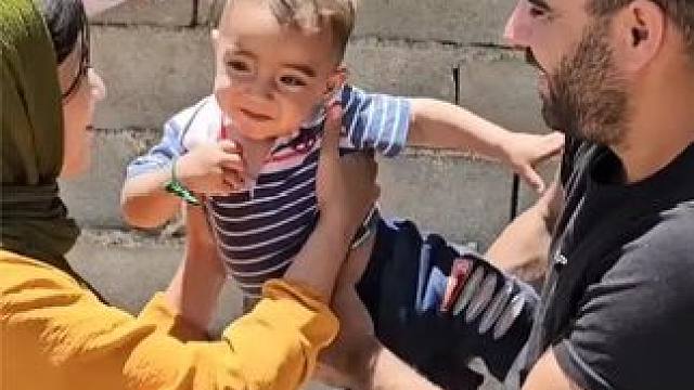 阿拉德越来越依赖帕丽莎，达利砌墙，表妹做美食，温馨的一天！ #达利 #阿拉德 #乡村 #伊朗  #萌