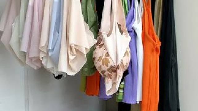 八钩衣架可以同时收纳8件内衣或者吊带，方便好用拿取也一目了然#衣橱整理  #整理收纳