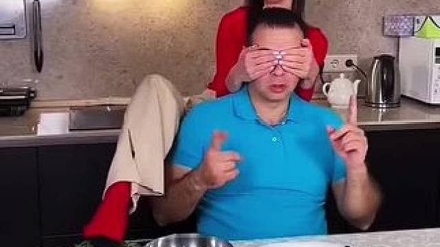 妻子给老公做的特制美食，这操作简直太牛了！ #专治不开心 #看一遍笑一遍 #万万没想到 #意想不到的