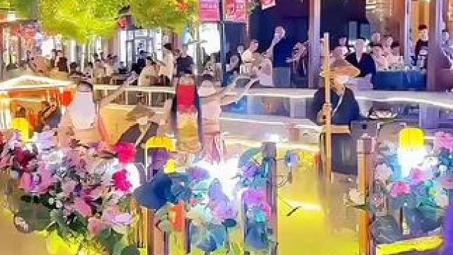 #一首好听的歌分享给大家 #美丽夜景太迷人 #半城烟火半城仙·千古风华千古情 #百听不厌 #月下伊人