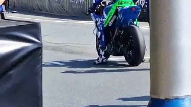 人在前面飞，魂在后面追，2024曼岛TT正赛明天即将开始，一起回顾下资格赛上令人窒息的瞬间#2024