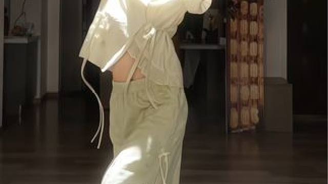 #舞蹈 额娘说：我这个年纪，岁月都好看，爱恨都浪漫#六一儿童节 #国风少女 #氛围感 #甜妹