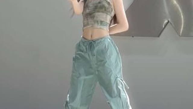 今天没有舞搭子 一个人跳 #很忙舞蹈挑战 #demi编舞 #翻跳 #零基础学舞蹈 #一学就会系列