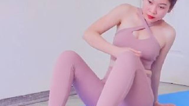 #正常瑜伽体式动作无不良引导#跟着美女学瑜伽