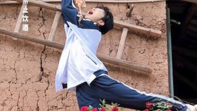 醉醉了，需要哥哥（划掉）姐姐帮帮（睁不开眼，假装摔倒，哎呀）#男高 #小酒馆 #农村生活