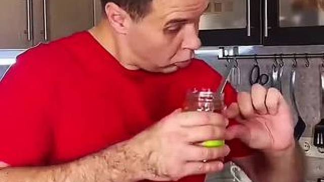 抠门老爸和儿子玩套路，最后却自食恶果！#看一遍笑一遍 #万万没想到 #意想不到的结局 #这操作都看傻