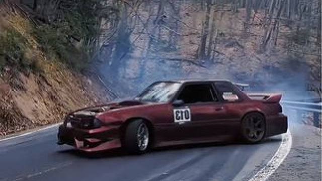 就说这漂移，哪个男人看了不迷糊？#极限运动  #秋名山车神 #漂移 #弯道快才是真的快 #王牌趣测