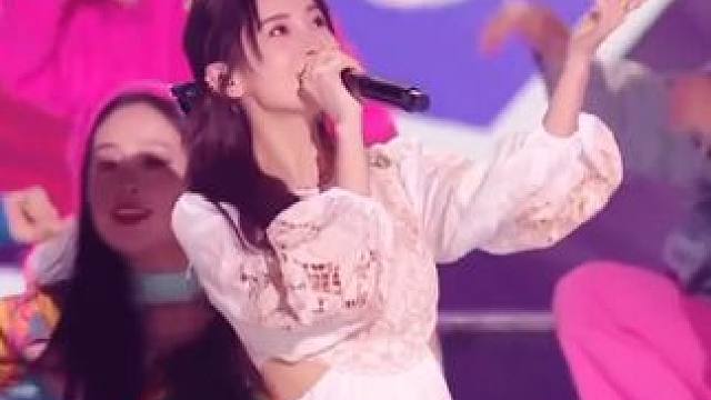 baby演员，不是歌手，要求不要太苛刻，我就是觉得她人美歌甜啊"#音乐分享 "#小城夏天 "#杨颖新