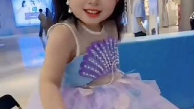 #我家的小公主闪亮登场啦 #生女儿就是用来打扮的 #公主裙公主梦 #六一儿童节装扮 #萌宝dou爱秀