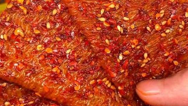 不愧是湖南做的辣条，真的好吃#辣条 #嘎嘎好吃 #开袋即食 #解馋 #追剧小零食