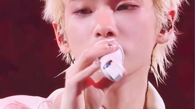 救…这嗓音这眼神 #周震南 #周震南演唱会 #不得不爱 #周震南不得不爱氛围感