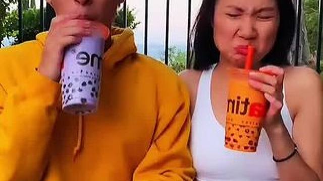 情侣之间的假默契行为，女子最后直接崩溃了！ #看一遍笑一遍 #意想不到的结局 #这操作都看傻了 #万