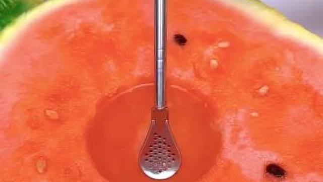 这个吸管勺集吸管、搅拌为一体，更卫生干净，适合喝花茶、果汁，产妇和老人喝汤，清洗也简单#吸管勺子