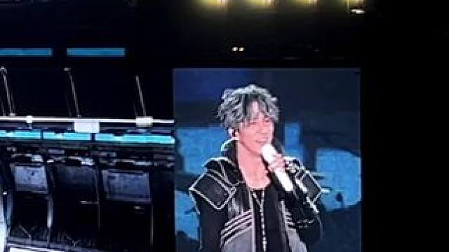 看把老薛给冻的，老薛的#青海方言 哈哈#薛之谦 #奔赴万人现场薛之谦 #薛之谦西宁开唱 #薛之谦天外