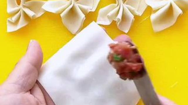 #生活小妙招 #实用小技巧 #馄饨的包法 #馄饨这样包简单又好吃 #馄饨的快速包法