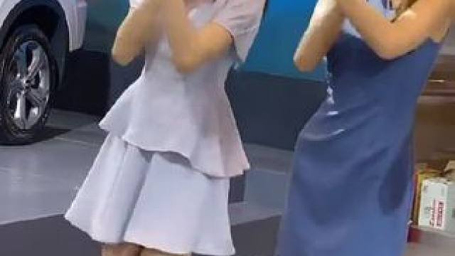 #车展模特 #模特美女 #邻家女孩 #笑容最治愈的女孩 #街拍美女