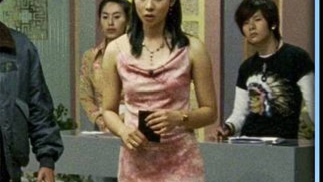 大师想表演徒手劈木板，结果导演直接搬来块大树桩#电影解说