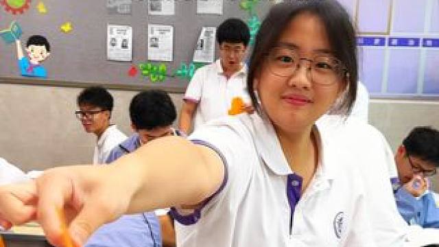 听说隔壁班主任扣扣嗖嗖只买了一包辣条分给一个班#高中生活 #南安本真高级中学