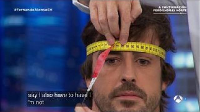 阿隆索上节目测头围搞笑画面 笑不活了，阿隆索上节目还真测过头围，58厘米！泰勒斯威夫特的腰围是23，