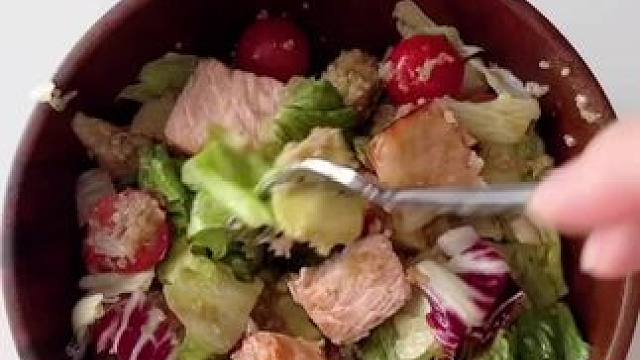 低卡减脂餐｜烤三文鱼藜麦蔬菜沙拉e#吃瘦不饿瘦 #低卡低脂餐 #生活化减脂 #我的厨房日记 #合理饮