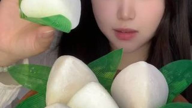 网上火的冰凉糯叽叽！这个冰淇淋粽子除了贵没有任何缺点。#粽子 #冰淇淋 #好吃到停不下来 #追剧小零