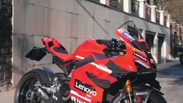 “野花遍地有，不如家花香.”#dou在玩机车 #机车摄影 #杜卡迪V4 #pspower93 #平深