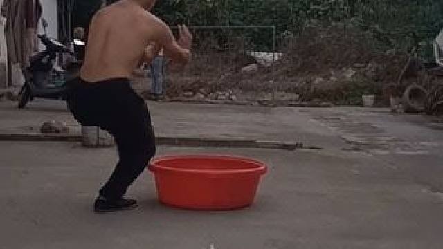 中华武术，自然轻身功一步一功夫#中华武术博大精深 #让习武改变人生 #高手在民间