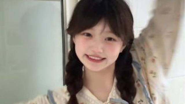 ଘ៸៸᳐⦁⩊⦁៸៸᳐ଓ #甜妹 #浅跳一下 #甜甜的手势舞 #元气少女 #这个手势舞包甜的