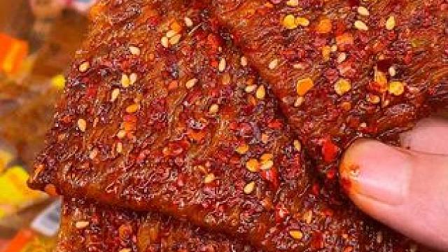 是真的辣，很辣很好吃，和我一样爱吃辣的一定要试试#辣条 #无辣不欢 #零食推荐 #解馋 #追剧小零食