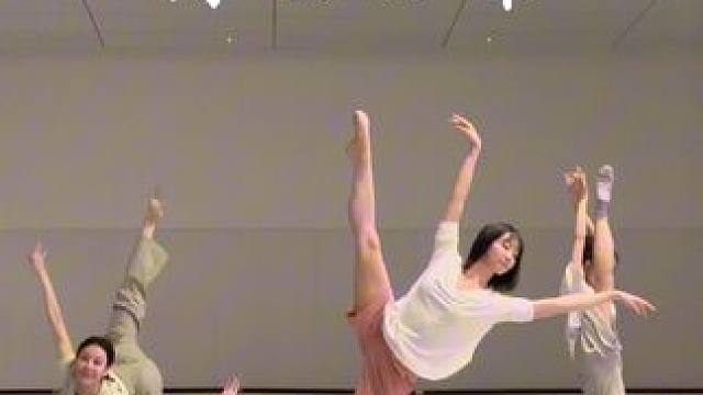 有人看海有人被爱 
有人加班加到现在
 #中国舞 #舞蹈生 #日常练功 #一字马 #舞蹈基本功