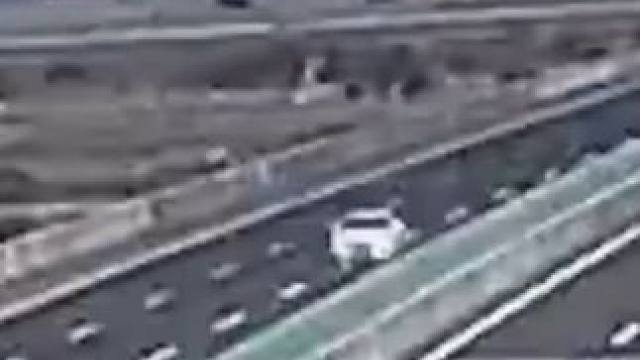 车都买了，不会连这个都还不知道吧！不需要流量，不需要卡，插USB供电即可使用，车速，语音播报，真的太